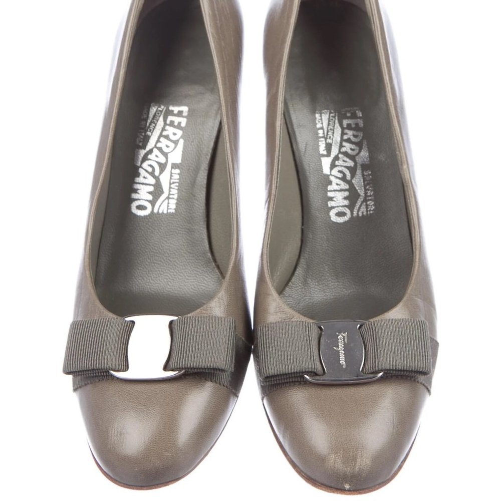 Salvatore Ferragamo Vara Bow Accent Leather Pumps